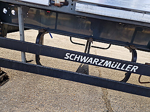 Schwarzmüller S1J Standard Oldalfalas
